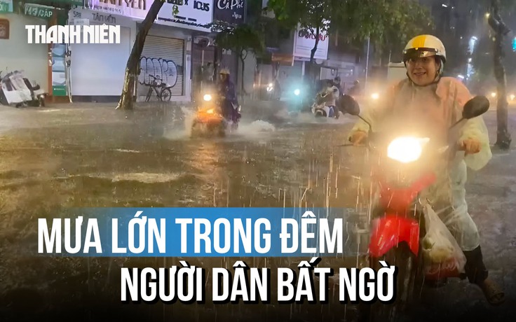 TP.HCM: Mưa lớn bất ngờ khiến nhiều tuyến đường ngập sâu