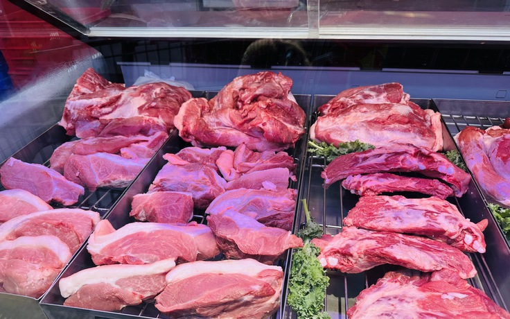 Giá heo hơi hôm nay 4.11.2025: 'Ông lớn' lại giảm
