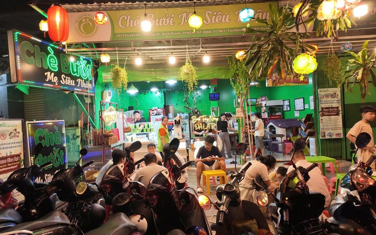 Đến đây đọc sách ăn chè bưởi, bánh tráng nướng… miễn phí