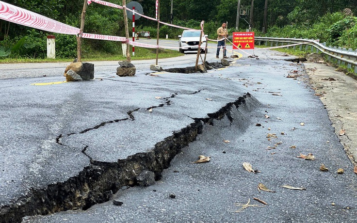 Đà Nẵng: Cận cảnh đường huyết mạch sạt lở khiến 7.000 người dân cô lập nhiều ngày