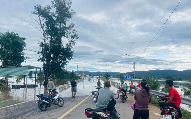 Gia Lai: Quốc lộ 25, đường Trường Sơn Đông bị chia cắt do bão Kalmaegi