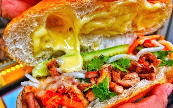 TP.HCM: Hơn 40 người nhập viện nghi ngộ độc sau khi ăn bánh mì