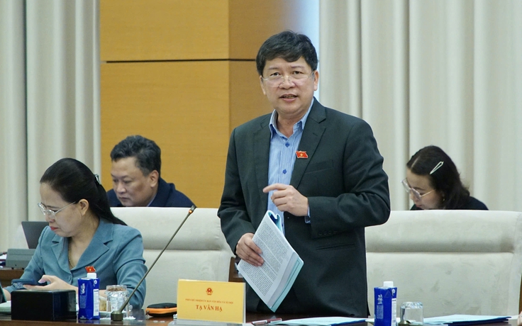 Tranh luận về đề xuất 'địa phương có điều kiện sẽ thực hiện trước việc miễn phí sách giáo khoa'