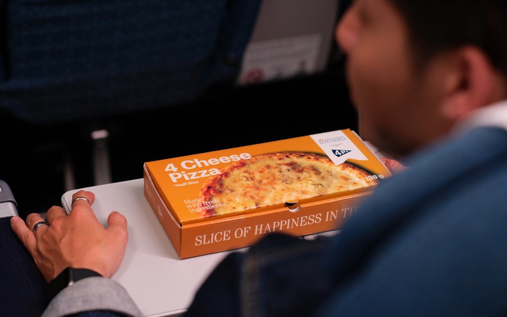 Pizza 4P’s lên máy bay, khách muốn thưởng thức đặt trước một ngày