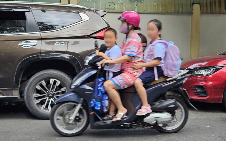 Chở trẻ em trên 6 tuổi ngồi trước xe máy bị CSGT phạt 9 triệu: Tại sao?