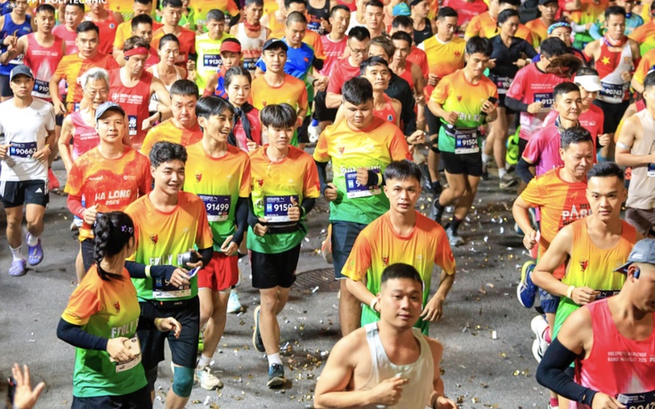 Hàng trăm giảng viên và sinh viên trường CĐ lập kỷ lục tại một giải chạy