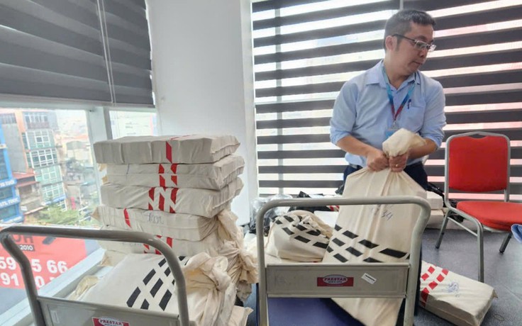 Người dân ven hồ Gươm nhận ‘bao tải tiền’ đền bù đất làm quảng trường phía đông