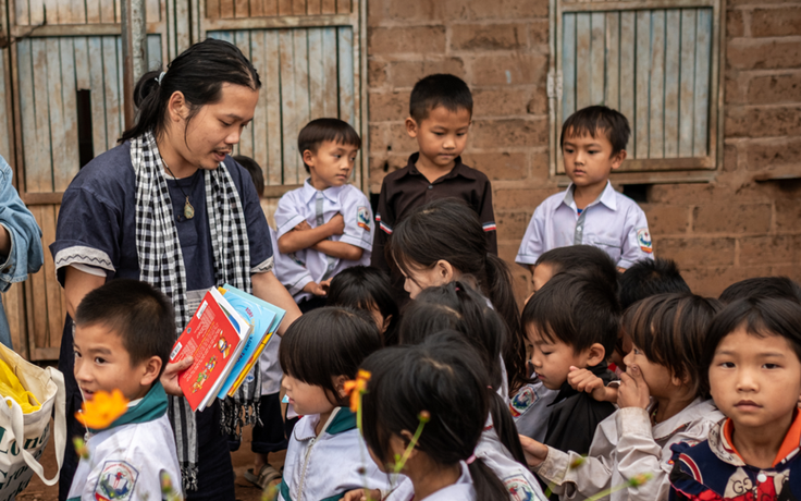 Lùm xùm dự án Nuôi em: Lấp khoảng trống từ thiện tự phát được không?