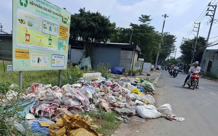 Rác tràn lan gây ô nhiễm đường phố