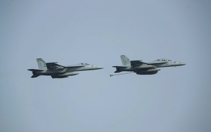 Mỹ điều 2 chiến đấu cơ bay gần Venezuela