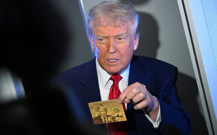 Ông Trump tung phiên bản 'thẻ vàng' 1 triệu USD cho người muốn mua đường vào Mỹ