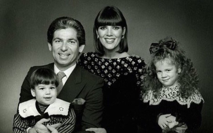 Mẹ kế chiếm hết tài sản khi cha của chị em Kardashian qua đời