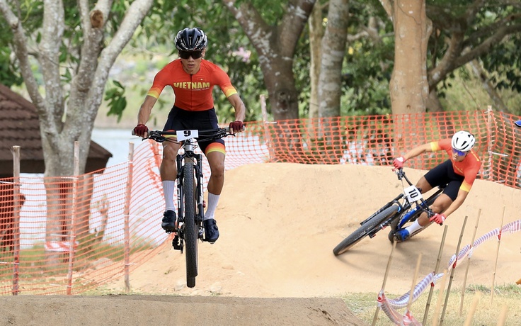 Cua rơ Việt Nam 'bay’ chưa tốt, nghiệt ngã đường đua băng đồng: Sớm dừng bước