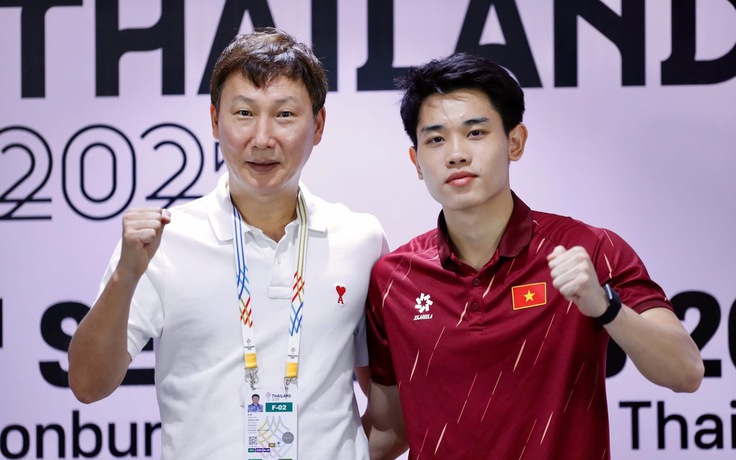 Thủ tướng tặng bằng khen cho HLV Kim Sang-sik và dàn trợ lý U.23 Việt Nam: Tin cực vui trước bán kết