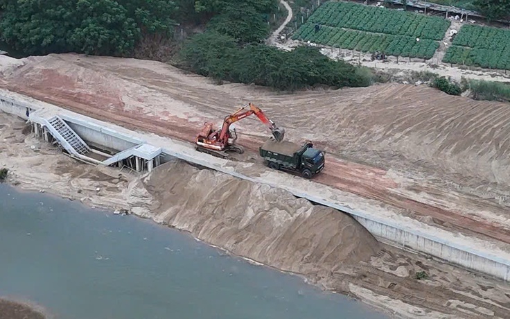 Công an điều tra việc khai thác cát trái phép tại công trình kè ở Quảng Ngãi