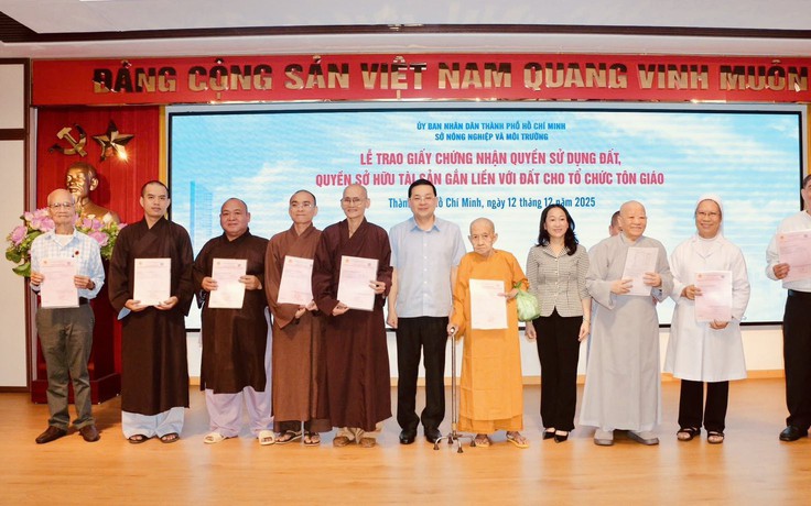 TP.HCM tiếp tục trao sổ hồng cho 11 tổ chức tôn giáo