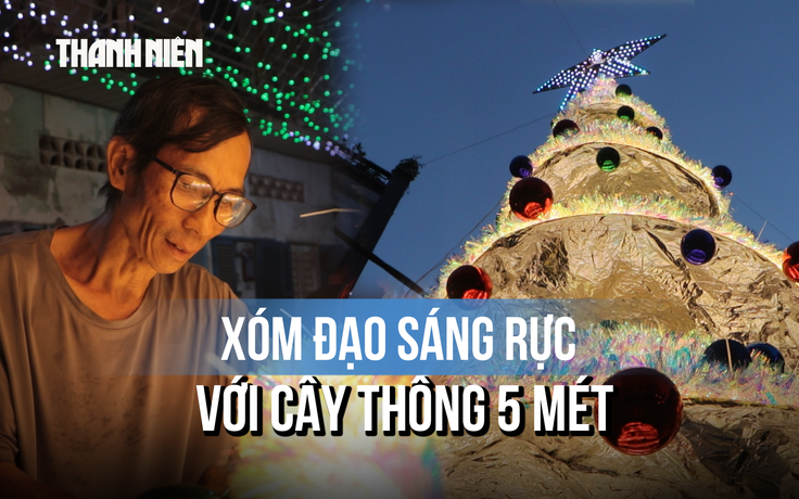 Xóm đạo sáng rực với cây thông 5 mét: ‘Cả xóm cùng góp công’
