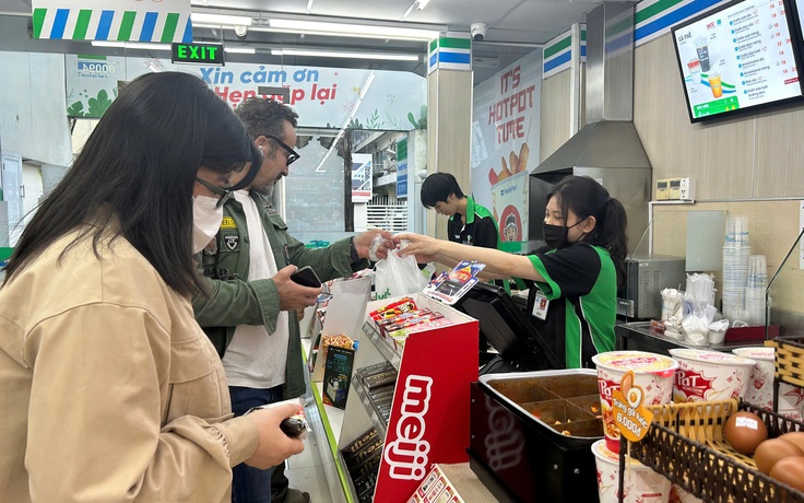 Vào 'mùa cày cuốc' cuối năm, nhiều người làm việc hơn 12 giờ đồng hồ/ngày