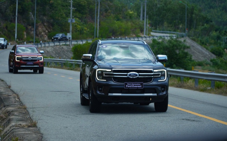 SUV 7 chỗ: Ford Everest lại 'gánh' doanh số cả phân khúc
