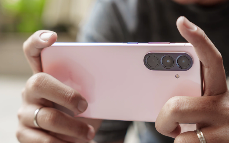 Muốn đổi điện thoại cuối năm? Đây là chiếc đáng cân nhắc nhất