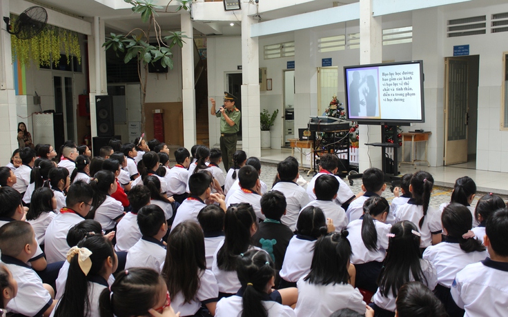 Câu nói 'đồ bị hiếp dâm', bạo lực học đường tàn nhẫn khiến nữ sinh tự sát