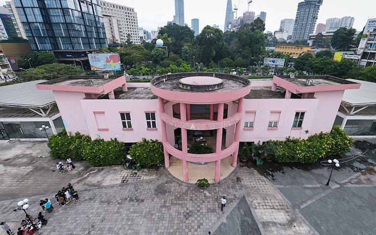 Đề xuất làm bãi giữ xe 2 bánh ở sân khấu Sen Hồng