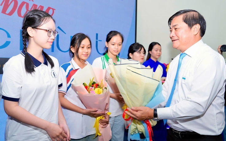 Những cuộc đời đổi thay chỉ sau một bài báo