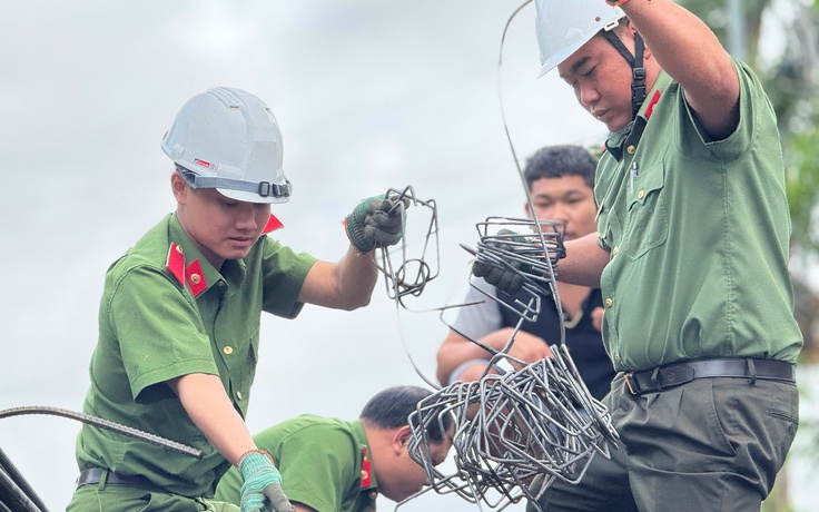 Công an tỉnh Đắk Lắk tăng cường lực lượng xây dựng nhà cho người dân