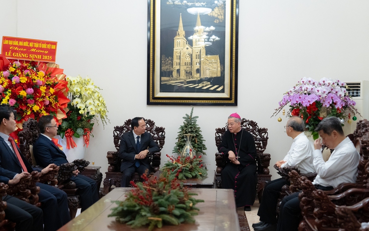 Trưởng ban Tuyên giáo và Dân vận Trung ương chúc mừng Giáng sinh tại TP.HCM