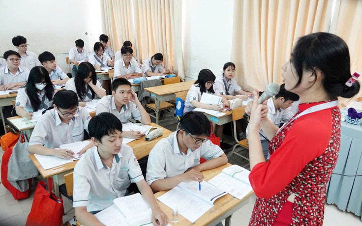 Giáo viên TP.HCM sẽ được trả lương dạy thêm giờ thực hiện 2 buổi/ngày ra sao?