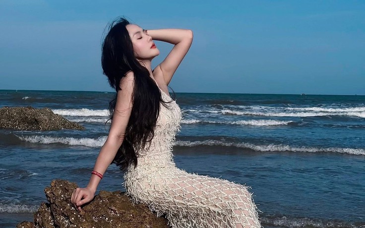 Nhan sắc gợi cảm của ‘nữ chủ tịch’ gây bão trên phim giờ vàng