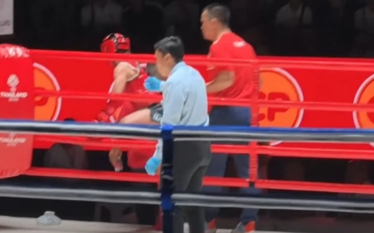 Nữ võ sĩ muay Việt Nam rút lui vì bị trọng tài xử ép ở SEA Games 33