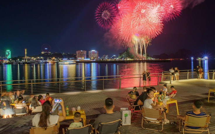 Bãi Cháy - Trung tâm du lịch ven vịnh hút khách quốc tế