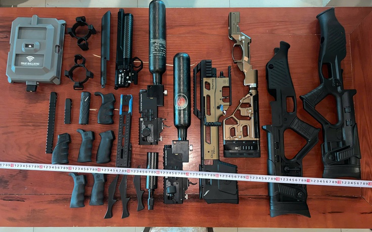 Quảng Trị: Phát hiện xe khách chở hàng trăm linh kiện lắp ráp súng