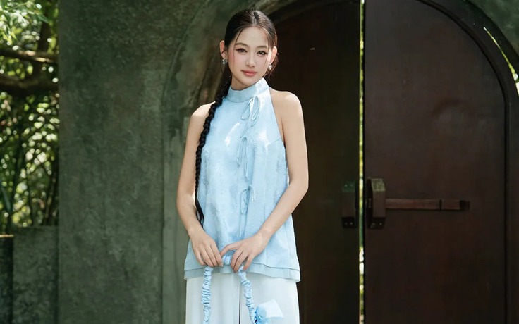 Áo cổ yếm pastel tinh tế tôn nét cổ điển quý phái