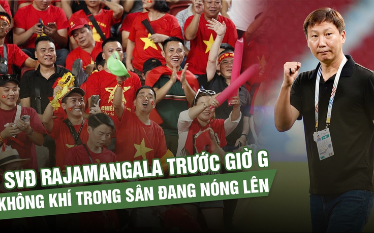 Thầy Kim ra hiệu đặc biệt, HLV Kiatisuk hỏi thăm phóng viên trước giờ chung kết SEA Games