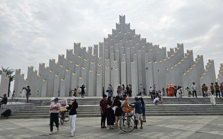 Hàng rong gây cảnh nhếch nhác ở dự án ngàn tỉ Bãi Sau Vũng Tàu