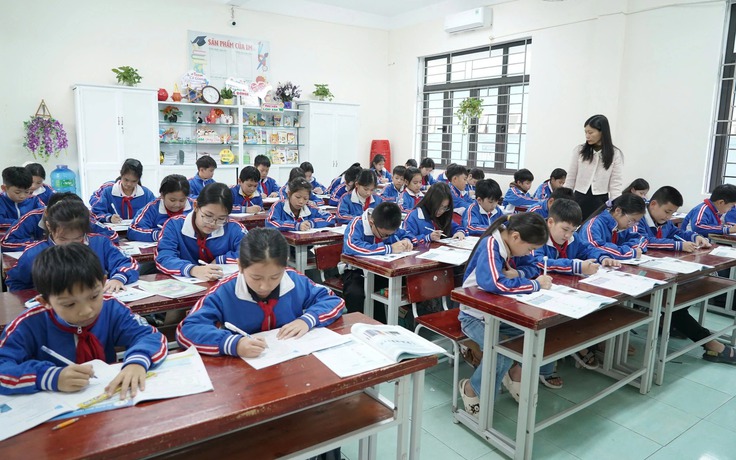 Nghịch lý thiếu giáo viên nhưng vẫn phải 'tinh giản'