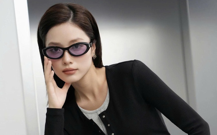 Đừng để đồ công sở làm bạn già đi, hãy thử ngay những gợi ý sau