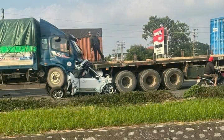 Hải Phòng: 7 ô tô va chạm liên hoàn, tạm giữ tài xế xe đầu kéo