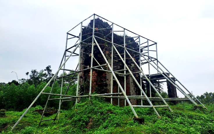 Hy vọng 'cấp cứu' kịp thời tháp Sáng đang chờ sập