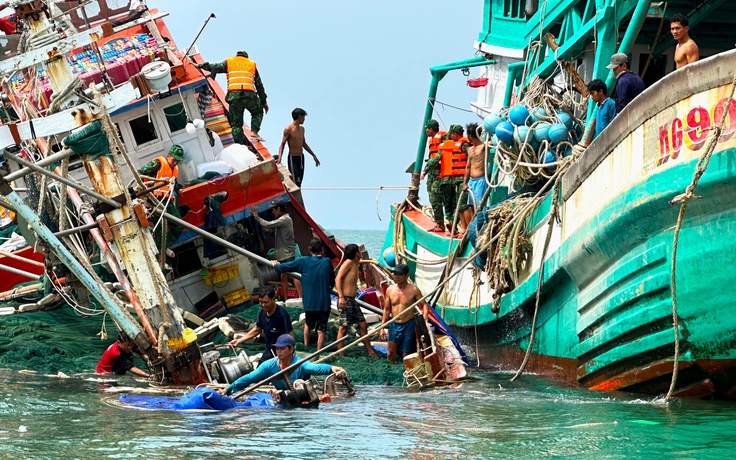 Cà Mau: Cứu 13 ngư dân của tàu cá bị chìm ở đảo Hòn Chuối