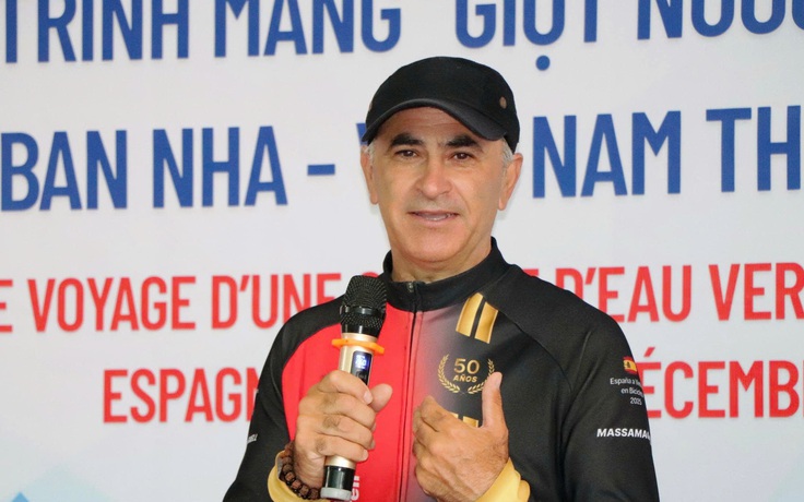 Đạp xe xuyên lục địa tưởng nhớ cha, gây quỹ hỗ trợ bệnh nhân ung thư