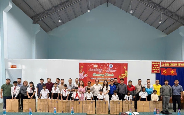 Trao quà từ thiện cho học sinh Bắc Khánh Vĩnh từ giải Pickleball PPA Brothers