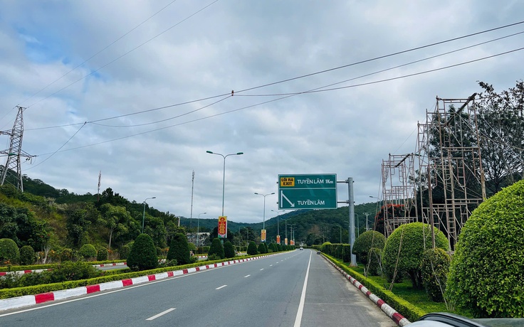 Khắc phục sự cố đường dây trung thế, đảm bảo an toàn cao tốc Liên Khương - Prenn