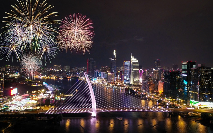 TP.HCM bắn pháo hoa 6 điểm đón năm mới 2026