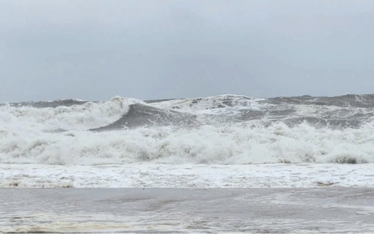 Không khí lạnh gây rét từ miền Bắc vào Huế, Biển Đông gió giật cấp 8