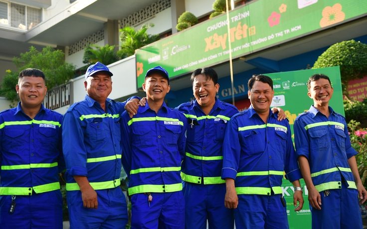 TP.HCM tặng 7.500 vé máy bay, tàu xe cho công nhân về quê đón tết