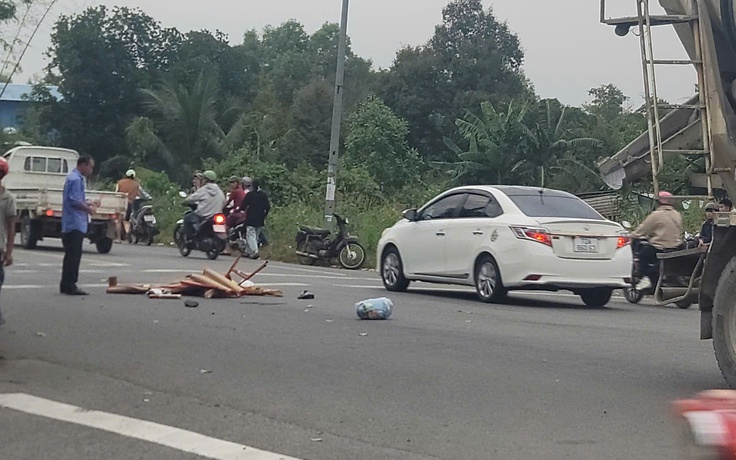 TP.HCM: Va chạm với xe trộn bê tông, bà nội tử vong, 2 cháu nhỏ bị thương nặng