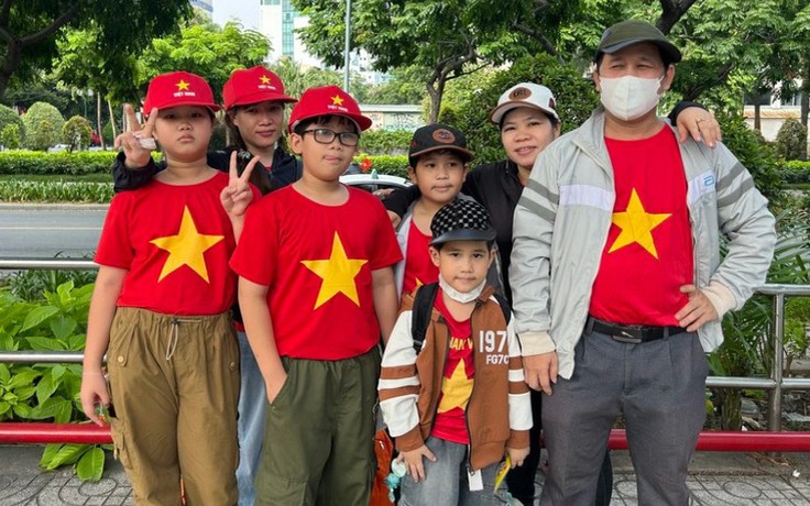 Ngày đầu năm mới: Ở TP.HCM vừa đi chơi, vừa không tốn tiền di chuyển